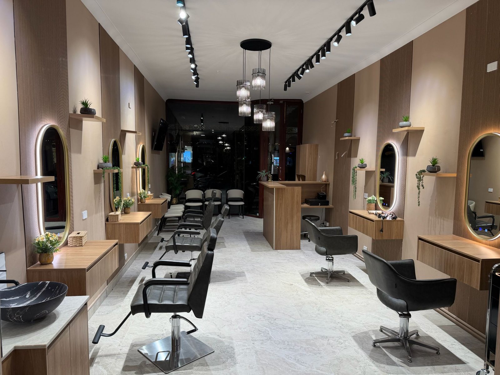 Neeri's Cleopatra Studio Hair Skin Beauty